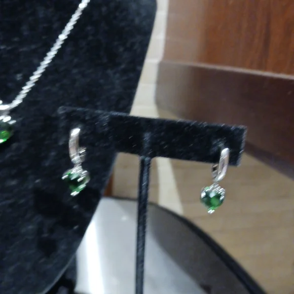 Girl's 3pc. Dainty Sterling Silver .925 Green CZ Heart Jewelry Set.
